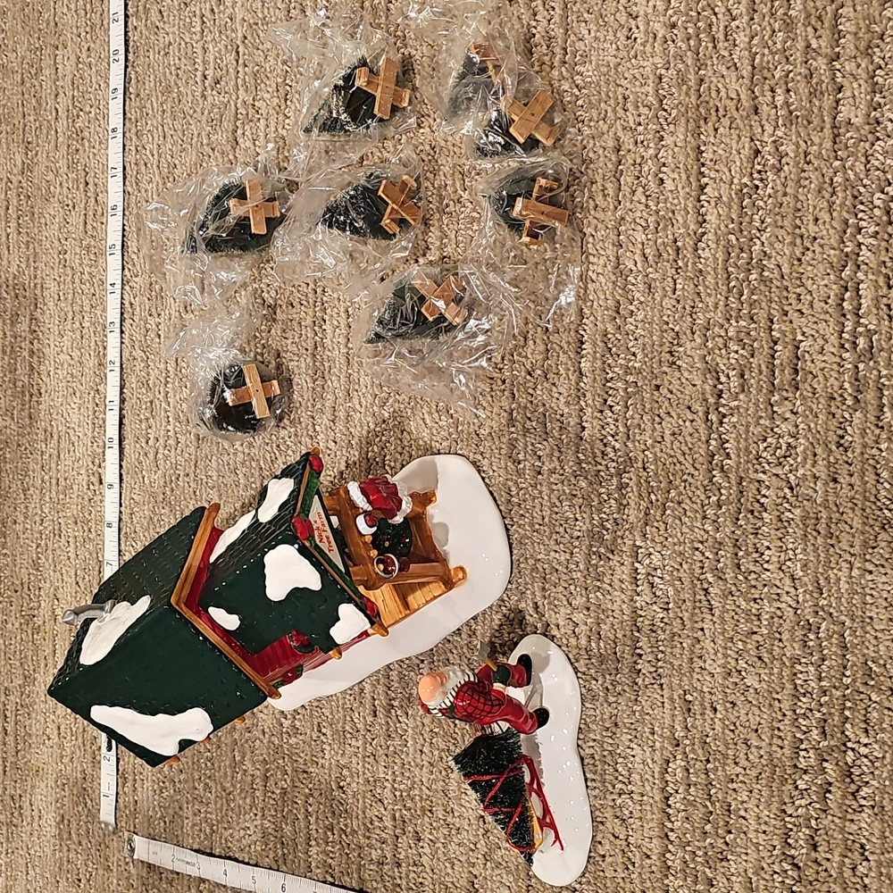 Department 56 Green and White Holiday Decor Set